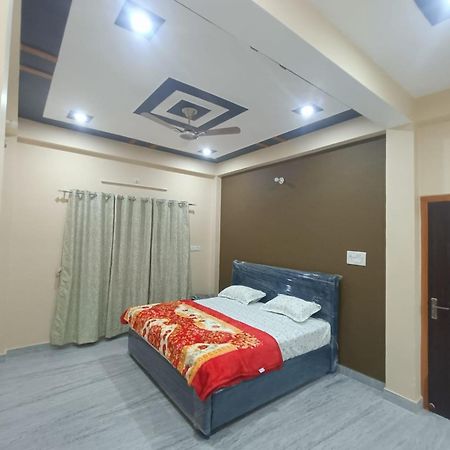 ホテル Sarvodaya Residency Ayodhya エクステリア 写真
