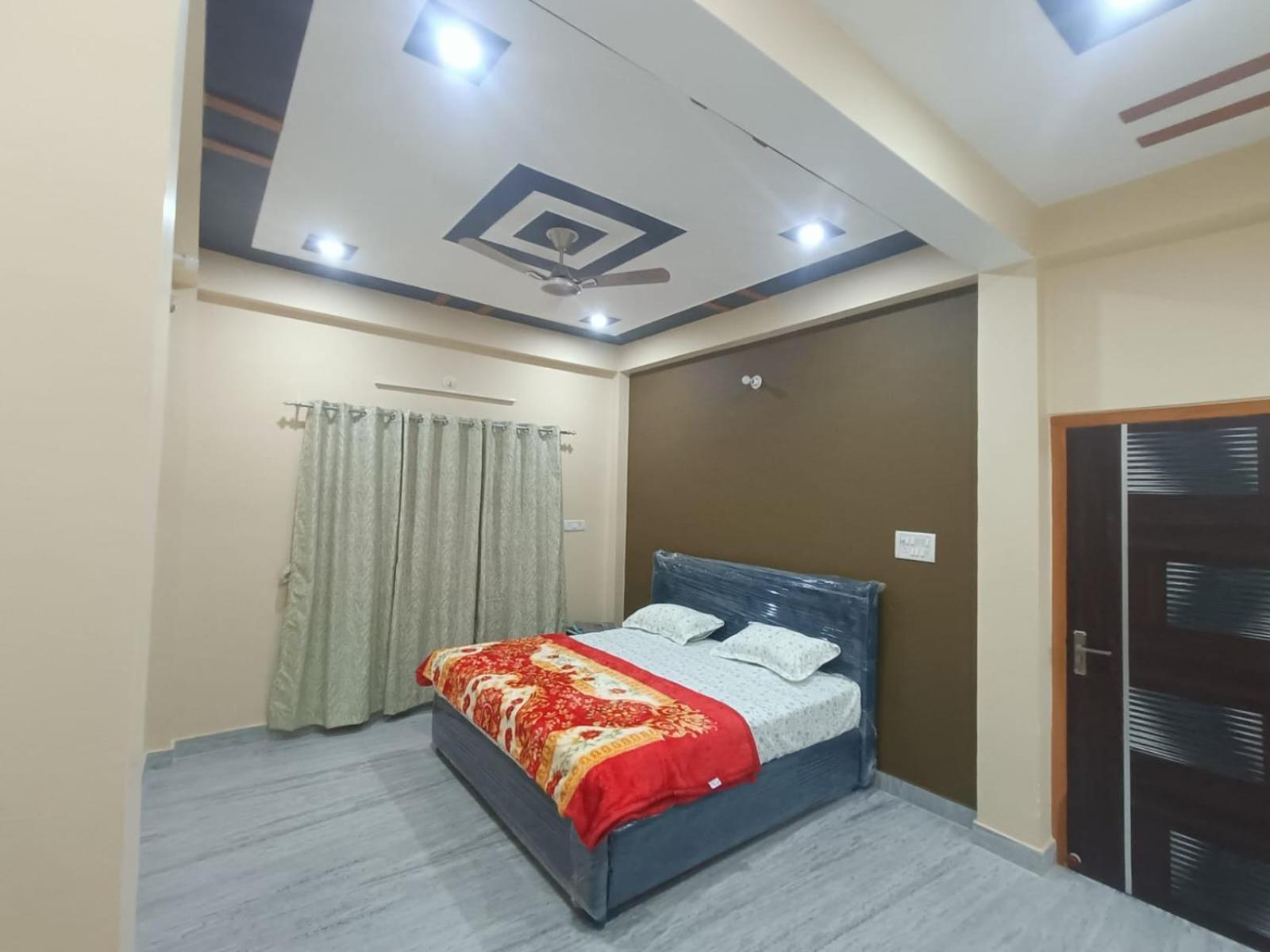 ホテル Sarvodaya Residency Ayodhya エクステリア 写真